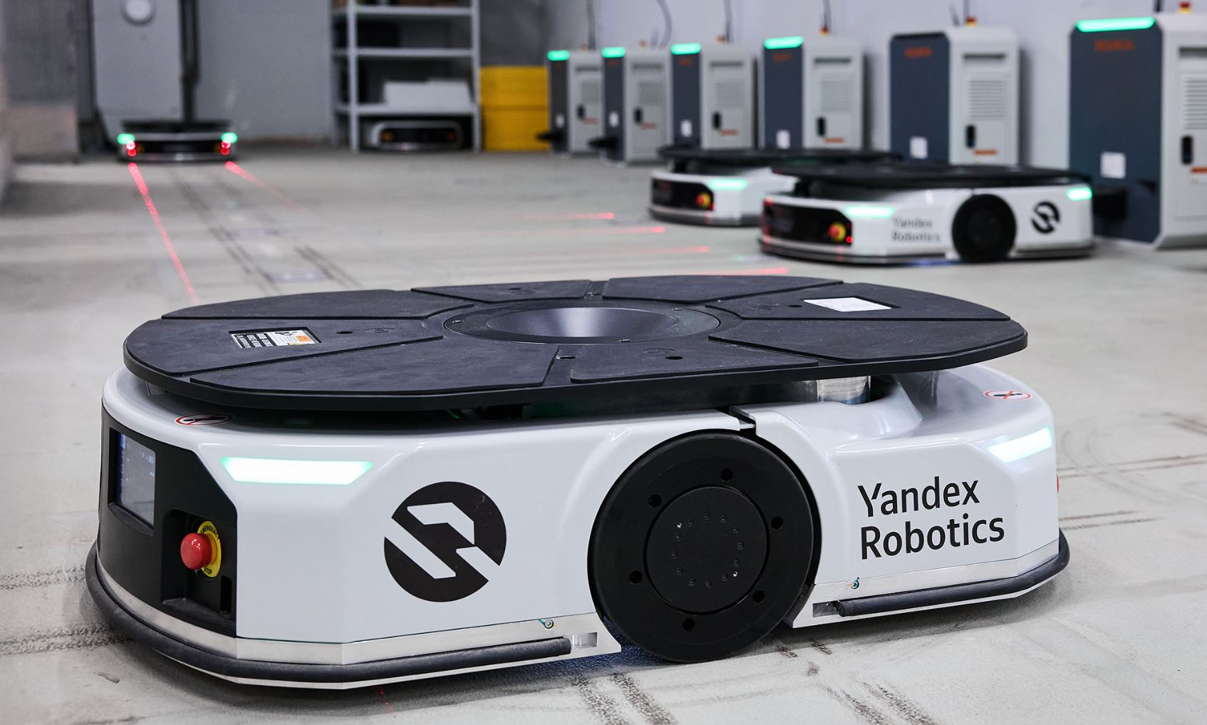 Yandex Robotics — Russian player in the warehouse robotics market, AMR mobile robot at a warehouse